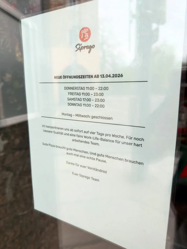 Eine Entscheidung, die wir für unser Team getroffen haben 🍕

Ab 13.04.2026 sind wir nur noch Do bis So für euch da.

Warum? Ganz ehrlich: Unser Team arbeitet hart. 
Heißer Ofen, späte Abende, Wochenendschichten 
bei jedem Wetter. Sie verdienen eine echte Pause, 
drei feste freie Tage am Stück. 

Gute Pizza braucht gute Menschen. 
Und gute Menschen brauchen auch mal eine echte Pause.

Für euch heißt das: ausgeruhtes Team, mehr Zeit 
für unseren 48h-Teig, noch bessere Pizza 🔥

📅 Do | 11 bis 22 Uhr
📅 Fr | 11 bis 23 Uhr 
📅 Sa | 17 bis 23 Uhr
📅 So | 11 bis 22 Uhr

Mo bis Mi: geschlossen

Bestellen wie gewohnt auf siprego.de
oder über Lieferando 🛵

Danke für euer Verständnis. Wir sehen uns Donnerstag!

#siprego #augsburg #pizzanapoletana #pizzaaugsburg 
#homeofarancini