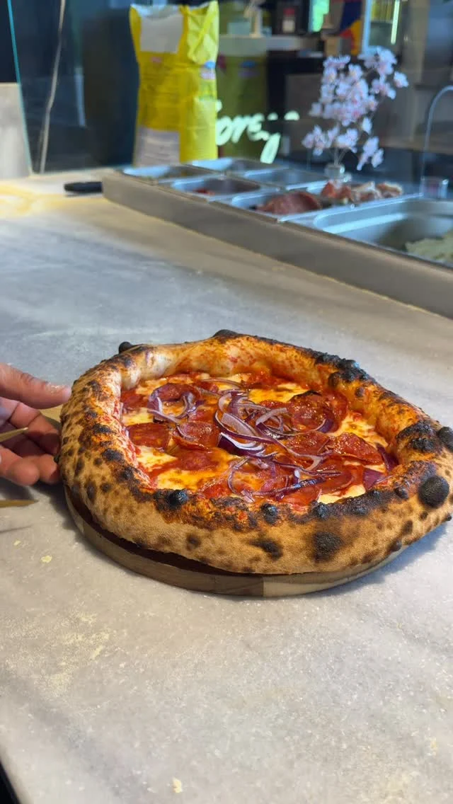 Keine Worte nötig 🤤 Markiere dein Pizza-Date! 🫶🏼

🍕 Pizzakreation: Tomatensoße, Mozzarella Fior di Latte, Salsiccia, rote Zwiebeln

Hunger auf eine Pizza Napoletana und auf echte Arancini? Vorbeikommen oder liefern lassen! 🔥

SIPREGO
Hessenbachstr. 1
86157 Augsburg

Bestelle über Siprego Shop (siprego.de) oder telefonisch unter 0821/20817218

Öffnungszeiten:
Do: 11-22
Fr: 11-23
Sa: 17-23
So: 11-22